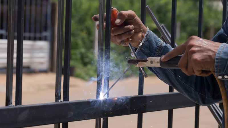 7 Cara Memperbaiki Besi Penyok Sendiri di Rumah: Mudah dan Cepat!