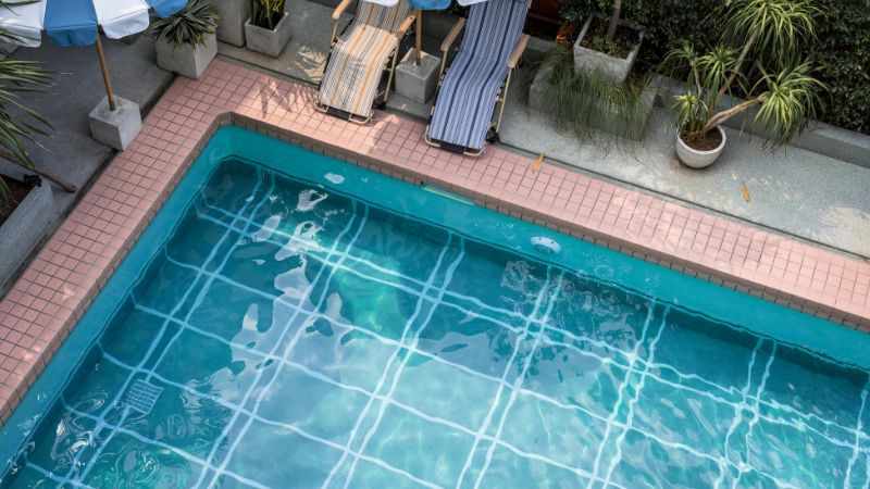 10 Desain Kolam Renang Minimalis untuk Halaman Belakang yang Estetik