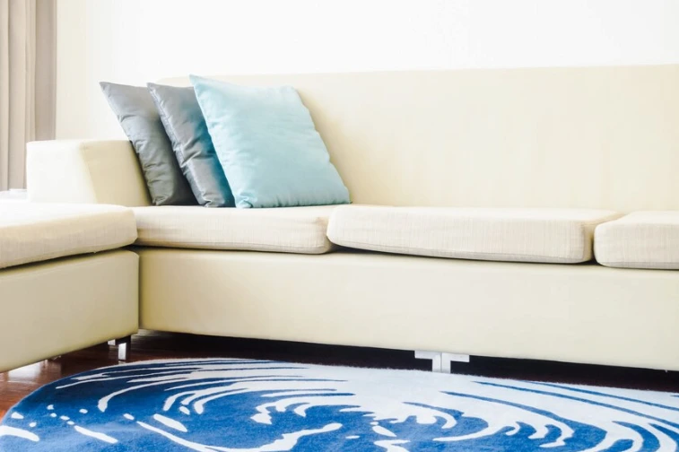 Desain Ruang Tamu 3x3 Pintu Tengah dengan Sofa L