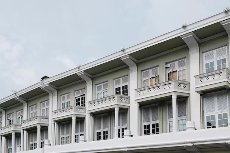 Desain Ruko 2 Lantai dengan Kanopi dan Balkon